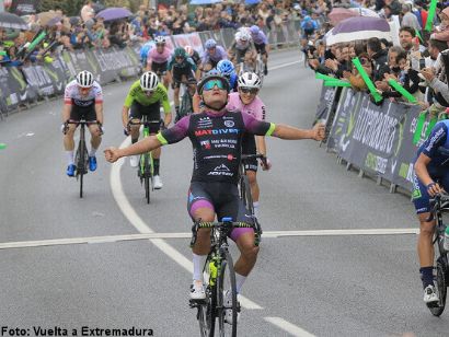 Vuelta a Extremadura: Luis Carlos Chía gana la tercera etapa, Pablo Carrascosa sigue líder