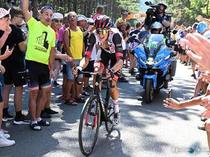 Itzulia-Vuelta al País Vasco: Marc Soler sufre fractura de un dedo tras una caída