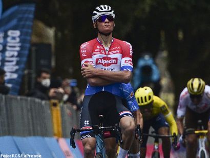 Tirreno-Adriático: Mathieu van der Poel se impone en la tercera, Wout Van Aert sigue líder