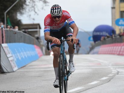 Tirreno-Adriático: Mathieu van der Poel se impone en la quinta etapa, Tadej Pogacar sigue líder