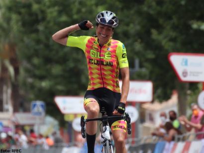 Mavi García gana el Giro de Emilia Femenino