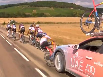 Tour de Francia Femenino: Mavi García, arrollada por su coche de equipo