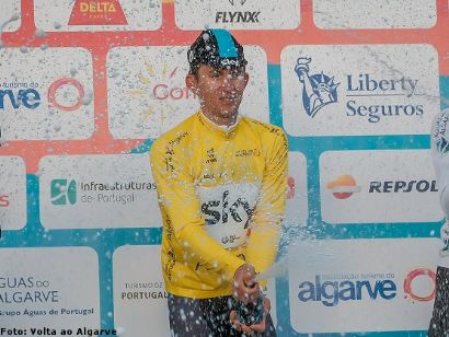 Michal Kwiatkowski se adjudica la Vuelta al Algarve tras ganar la última etapa