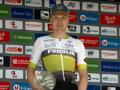 Mickaël Guichard hace buena la escapada para liderar el Tour de Bretaña