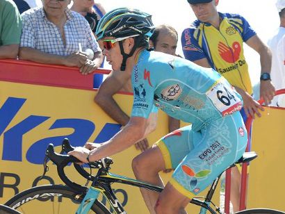 Vuelta a Suiza: El colombiano Miguel Ángel López evacuado al hospital tras una caída