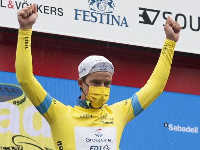 Miles Scotson, primer líder de la Vuelta a la Comunidad Valenciana