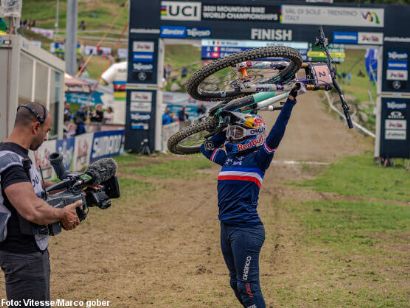 Mundial de MTB: Myriam Nicole y Greg Minnaar campeones del Mundo de descenso