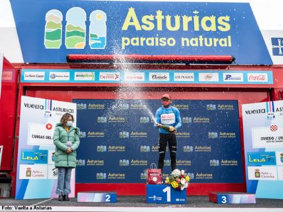 Cuatro maillots y dos Grandes Premios para los mejores de la Vuelta a Asturias