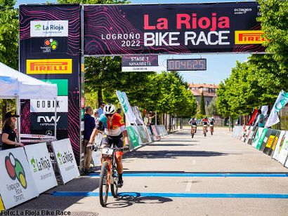 La Rioja Bike Race: Peter Pruus y Meritxel Figueras mandan en Navarrete