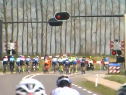 Gran Premio Escalda (Scheldeprijs): 35 corredores descalificados por saltarse un paso a nivel