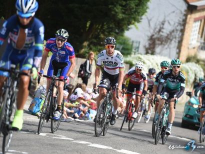 Equipos, dorsales y ciclistas inscritos en la Flecha Valona 2019