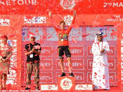 Tour de los Emiratos: Jumbo-Visma gana la crono, Primoz Roglic primer líder