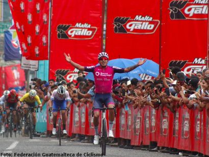 Robinson Chalapud gana la primera etapa de la Vuelta a Guatemala
