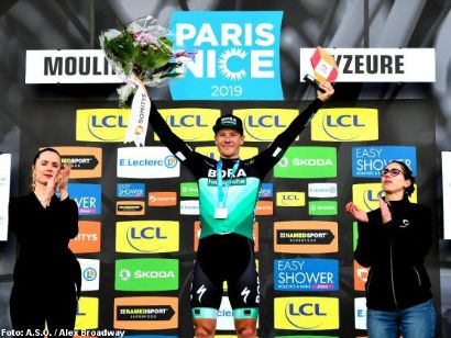 París-Niza: Sam Bennett se impone en la tercera, Dylan Groenewegen sigue líder