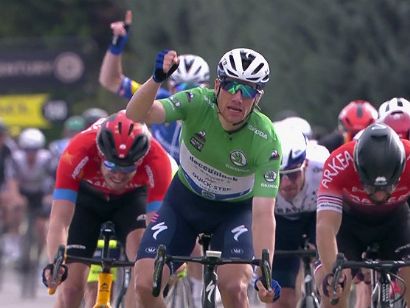 París-Niza: La quinta etapa es para Sam Bennett, Primoz Roglic sigue líder