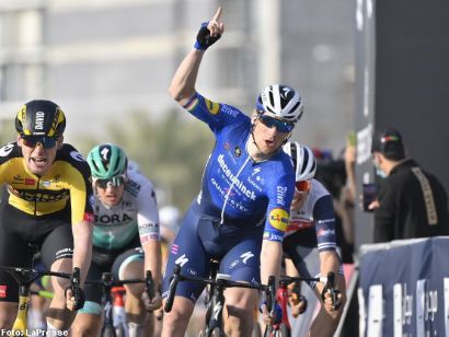 Tour de los Emiratos: Sam Bennett gana la cuarta etapa, Tadej Pogacar sigue líder