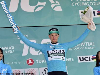 Sam Bennett lidera la Vuelta a Turquía tras imponerse en la primera etapa