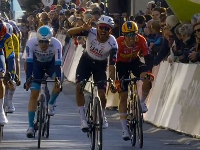 Sebastián Molano se impone en la Clásica Brujas-La Panne tras un final caótico marcado por las caídas