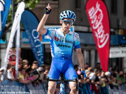 Simon Yates lidera ya la Vuelta a Asturias 2022
