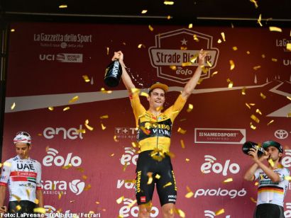 Wout van Aert, imparable, se impone en la Strade Bianche 2020