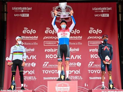 Van der Poel hace suya la Strade Bianche ante Alaphilippe y Bernal