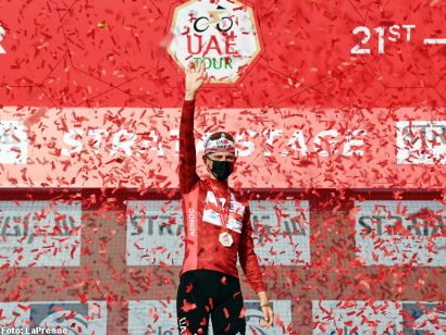 Tour de los Emiratos: Tadej Pogacar gana en Jebel Hafeet y sigue líder