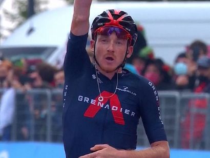 Geoghegan Hart lidera el Ineos en el Critérium del Dauphiné, Martínez y Yates en el Tour de Suiza