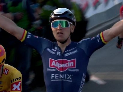 Tim Merlier remata con éxito el trabajo de Van der Poel en Le Samyn