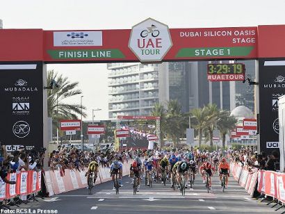 Tour de los Emiratos: Cuatro equipos aún en cuarentena, la prensa española abandona el país
