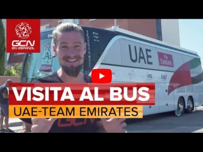 Visita al autobs del equipo UAE Emirates en la Vuelta a Espaa [Vdeo]