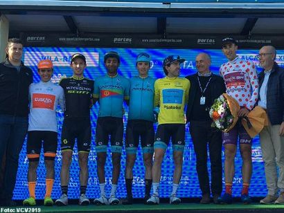 Vuelta a la Comunidad Valenciana: Adam Yates se impone en la etapa reina, Ion Izagirre líder