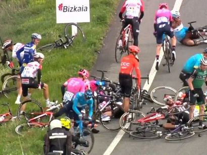 Vuelta al País Vasco: Mas, Thomas, Kwiatowski y Alaphilippe pierden la Itzulia en una caída