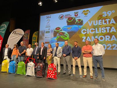 Chupinazo de salida en la 39 edicin de la Vuelta a Zamora