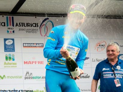 Weimar Roldán lidera la Vuelta a Asturias tras imponerse en Pola de Lena
