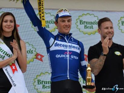 Tour de Suiza: Yves Lampaert vuela en la crono, Egan Bernal mantiene el liderato