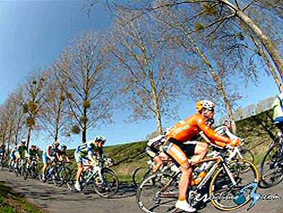 El equipo Euskaltel Euskadi espera "brillar" en la Flecha Valona