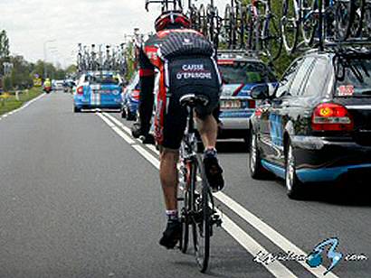 Eneco Tour: Una caída obliga a Alberto Losada a abandonar