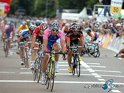 Vuelta a Suiza: Petacchi se impone en el accidentado final de la cuarta etapa