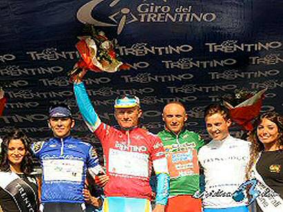 Vinokourov se impone en la crono y lidera el Giro del Trentino