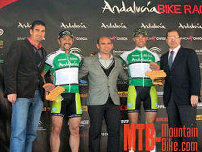 Hermida y Van Houts logran su segunda victoria en la Andalucía Bike Race