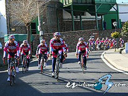 El Andalucía-Cajasur participa en la Vuelta a Andalucía con corredores de la tierra