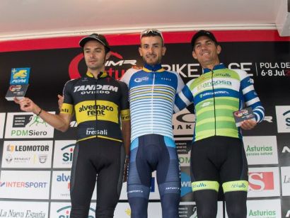 Víctor Fernández y Mónica Carrascosa, primeros líderes de Asturias Bike Race