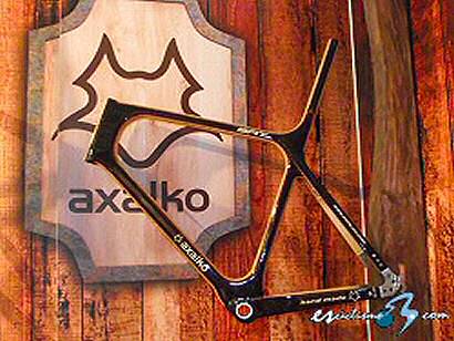 Axalko presentó en Festibike su exclusivo cuadro Bat de madera