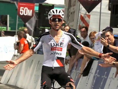 Adam Yates gana en Cabeza de Meda y asalta el liderato de O Gran Cami�o