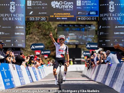Adam Yates gana en Cabeza de Meda y asalta el liderato de O Gran Cami�o