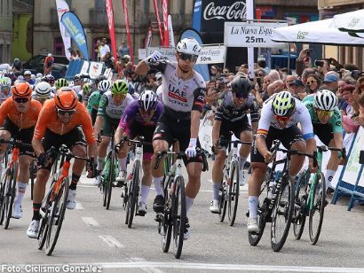 Alessandro Covi gana la tercera etapa de la Vuelta a Asturias, Marc Soler sigue líder