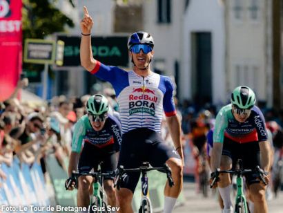 Alessio Magagnotti se viste de l�der en la primera etapa del Tour de Breta�a