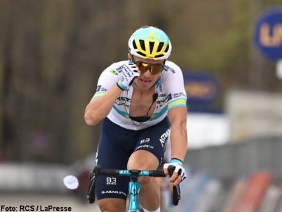 Giro de los Abruzos: Alexey Lutsenko gana en Prati di Tivo y se viste de azul
