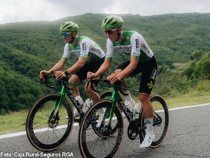 Caja Rural-Seguros RGA presenta el maillot exclusivo para su debut en el Tour de Francia