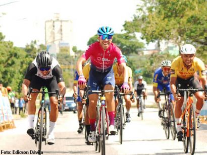 César Sanabria, primer líder de la 60ª Vuelta a Venezuela